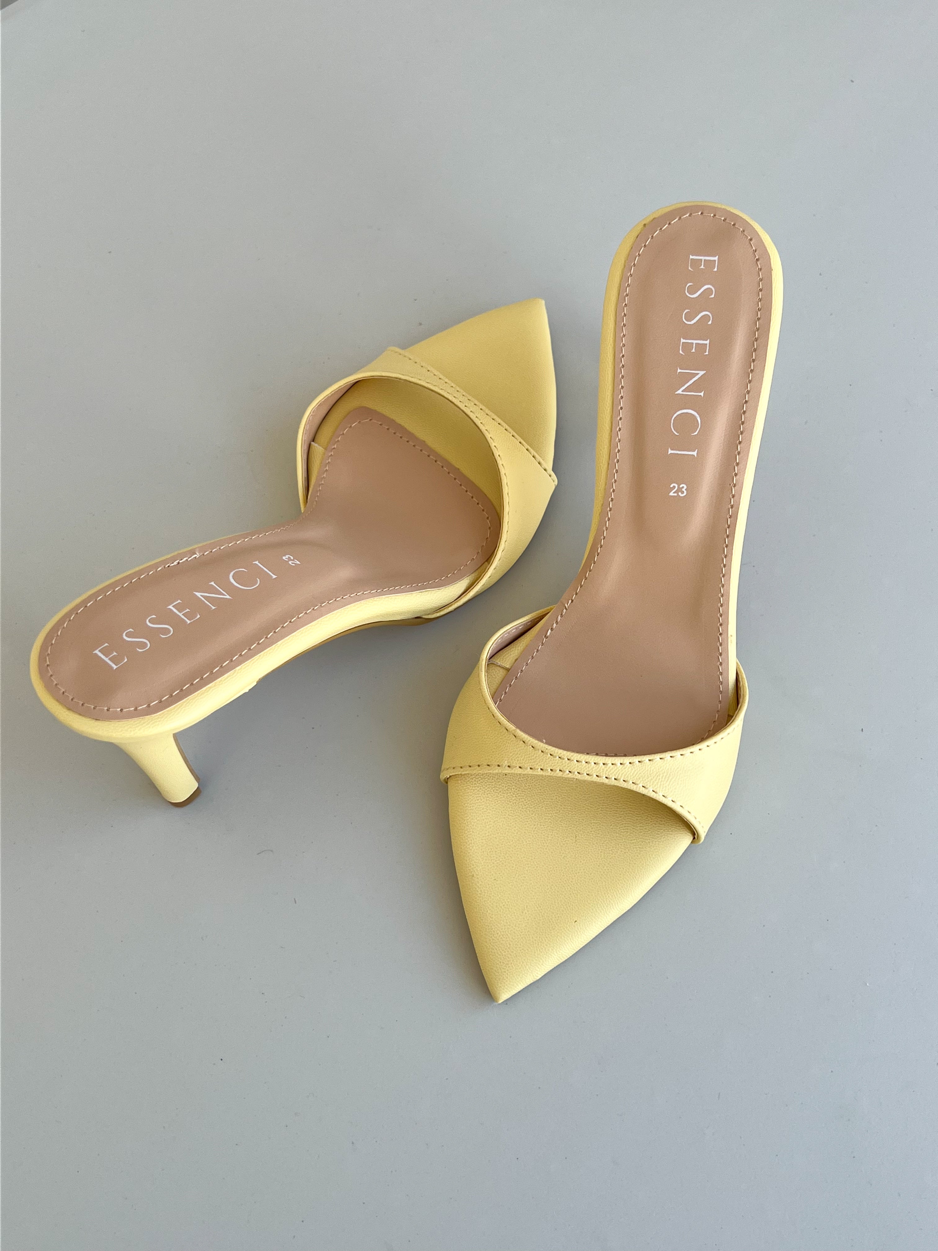 Zapatilla Mule destalonada amarilla
