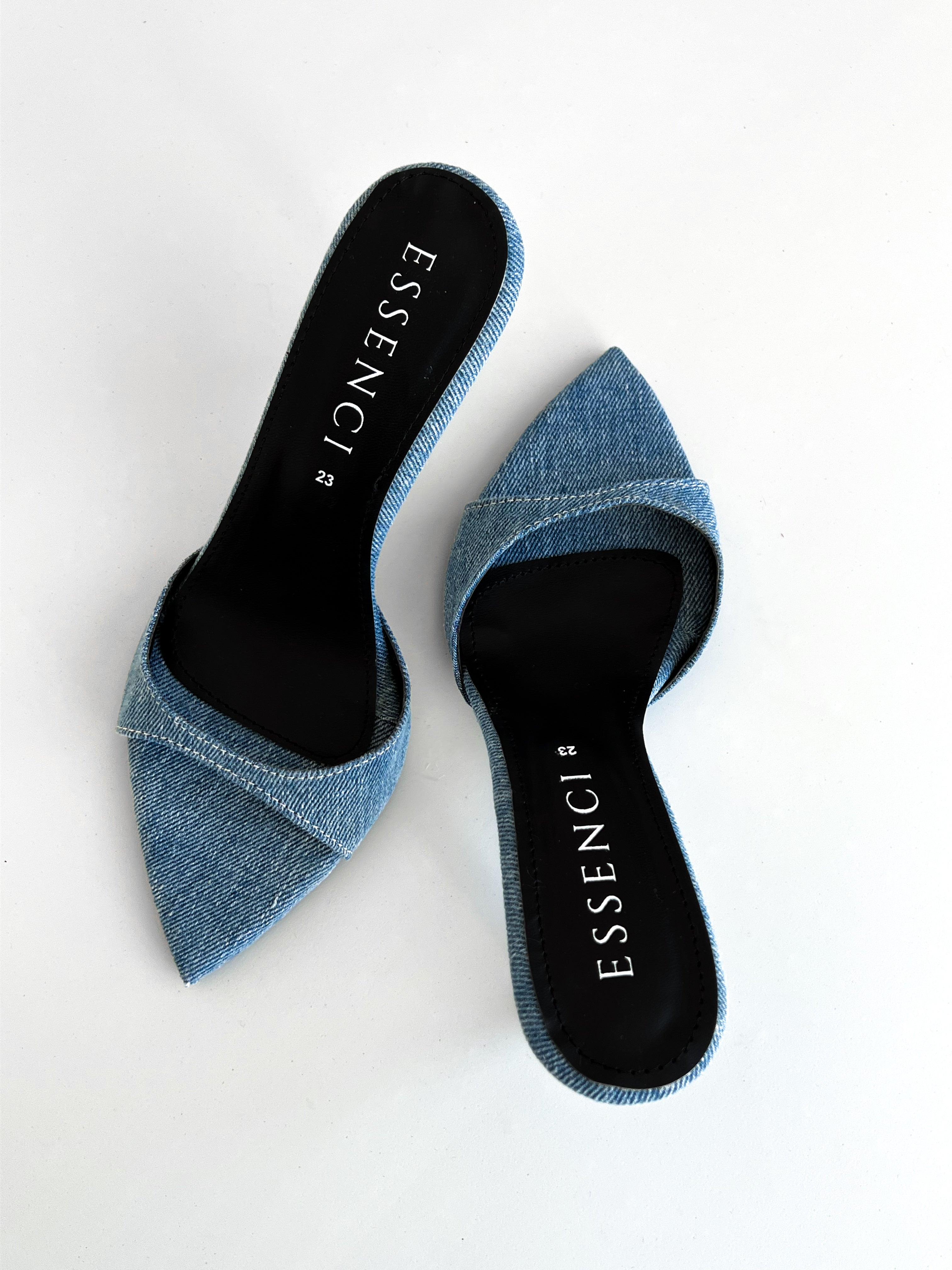 Zapatilla tipo mule mezclilla