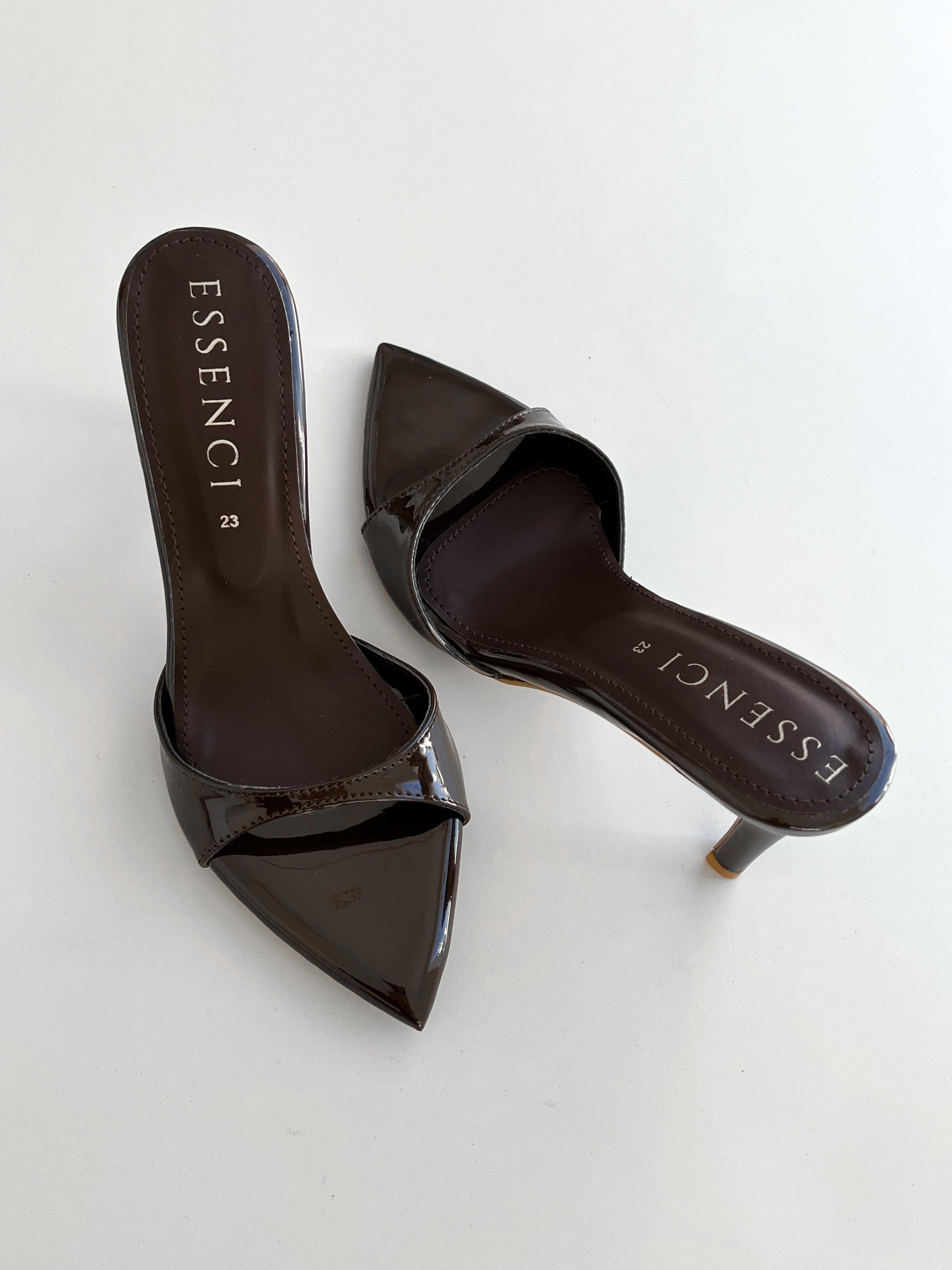 Zapatilla chocolate destalonada
