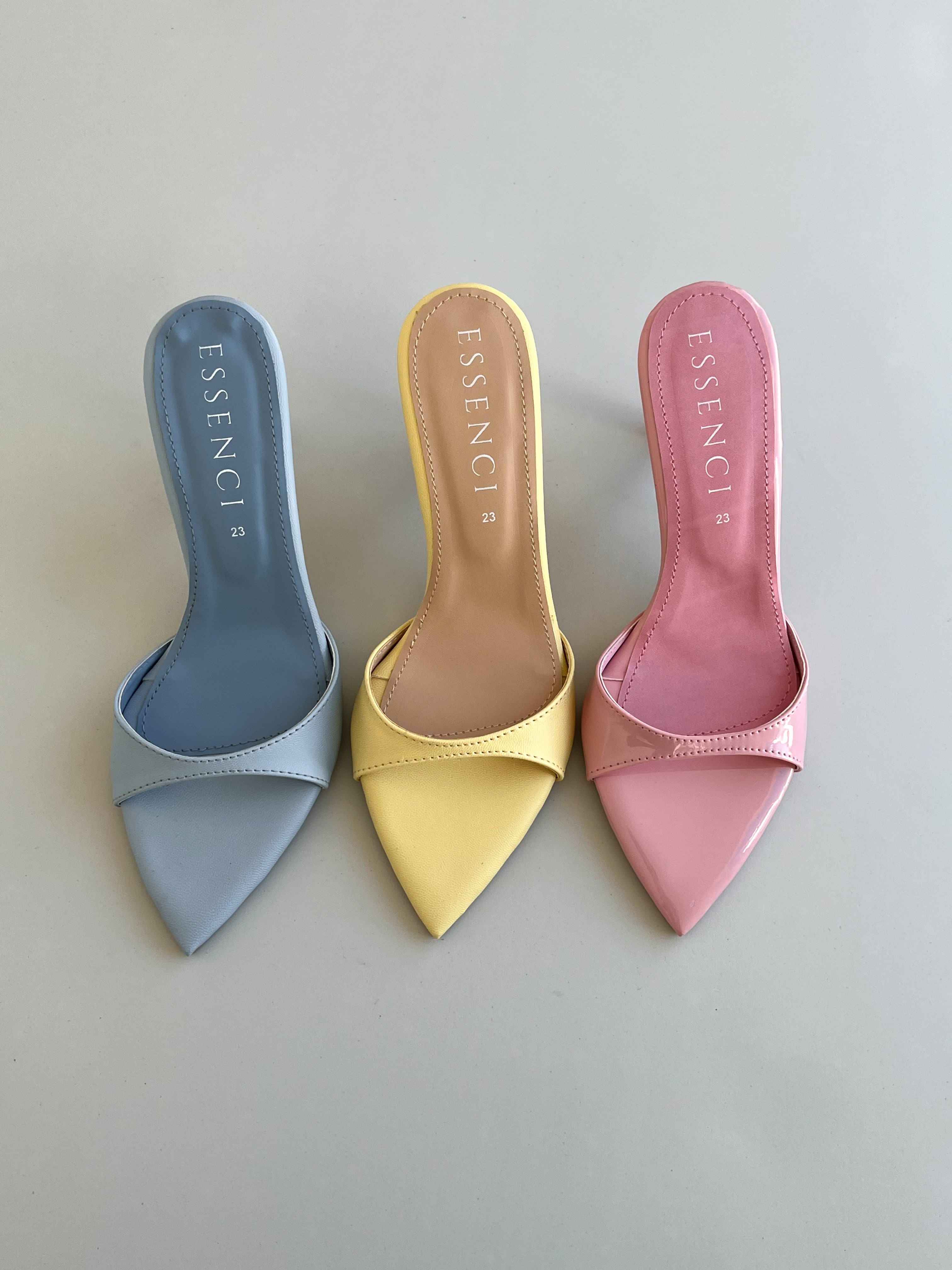 Zapatilla azul cielo