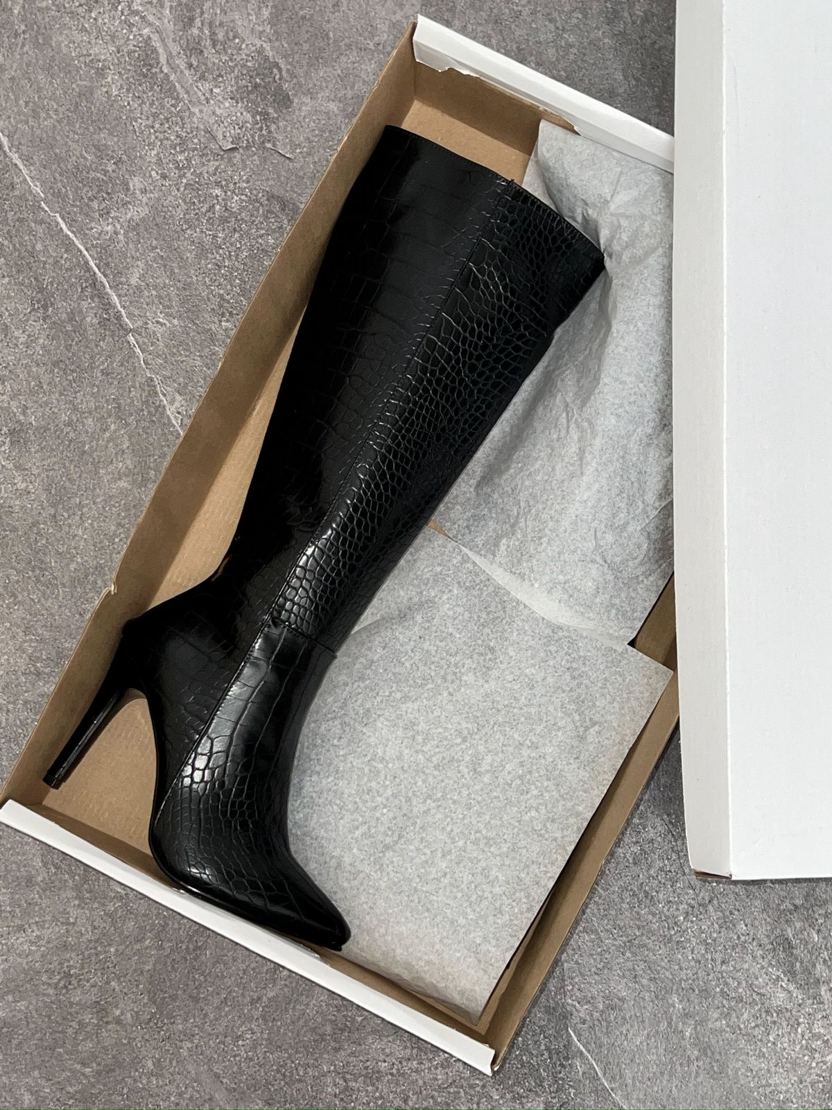 Bota croco negra tacón aguja