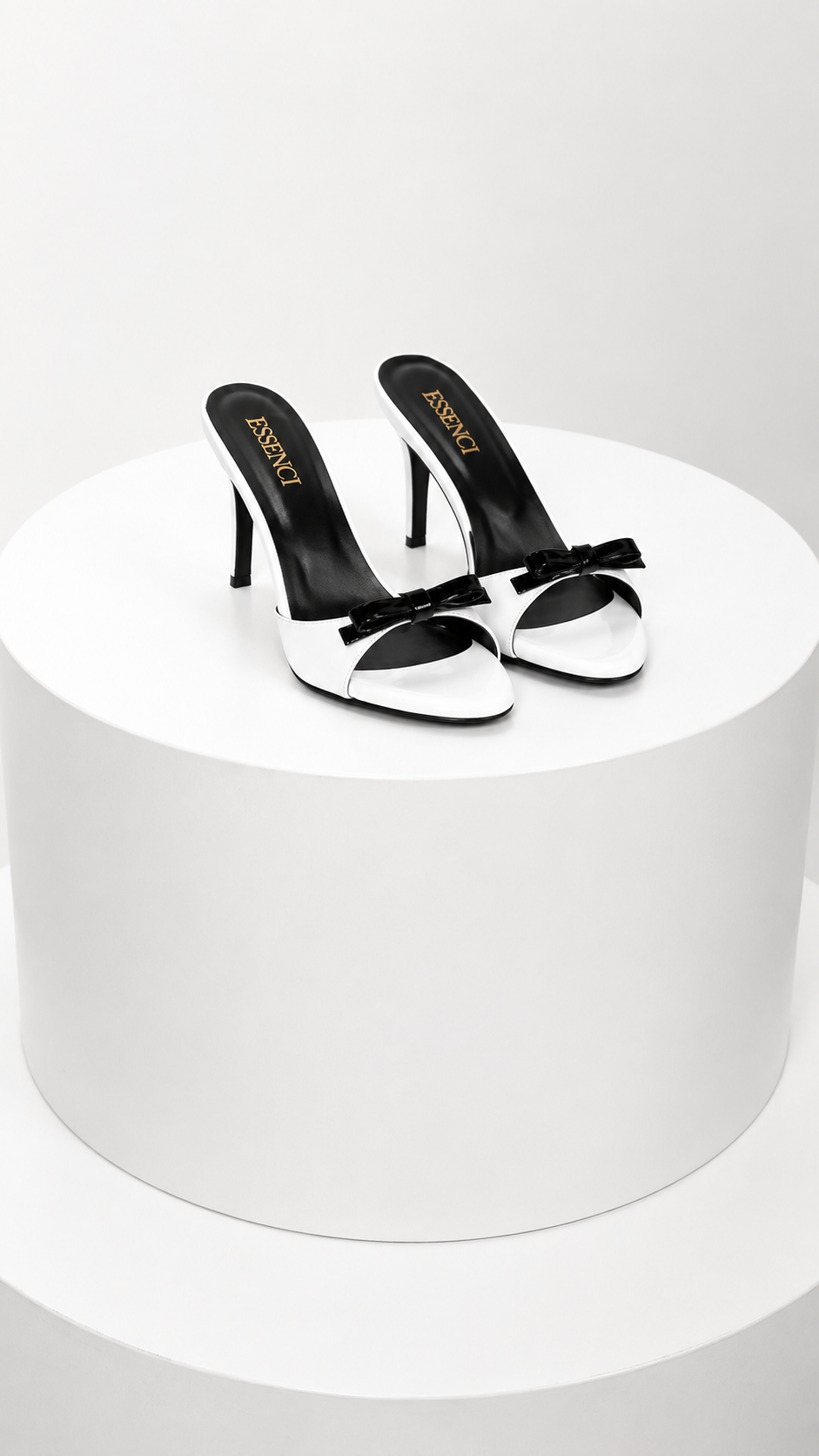Zapatilla blanca moño