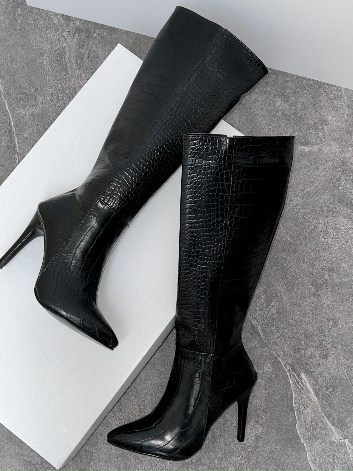 Bota croco negra tacón aguja