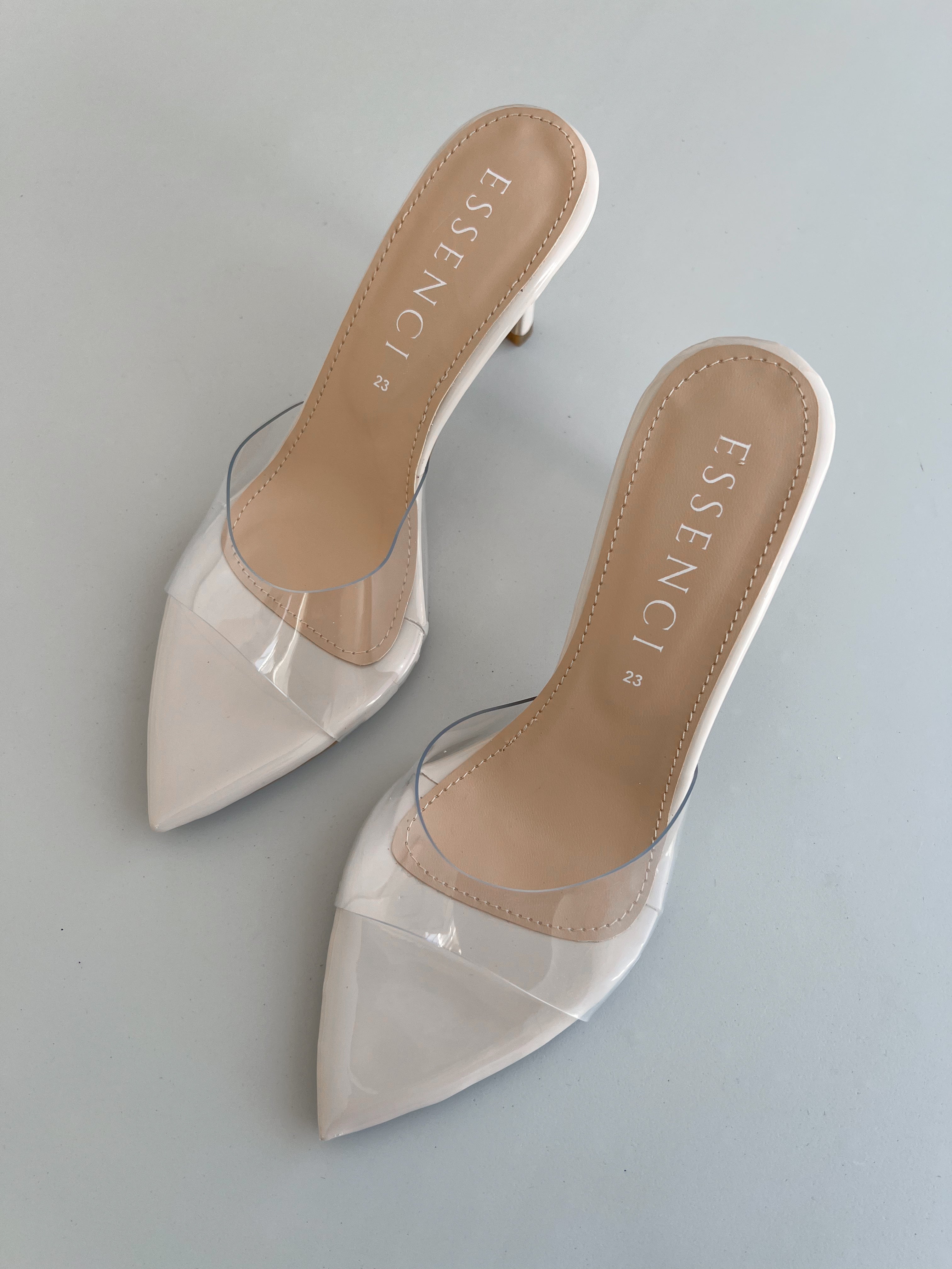 Zapatilla tipo Mule transparente
