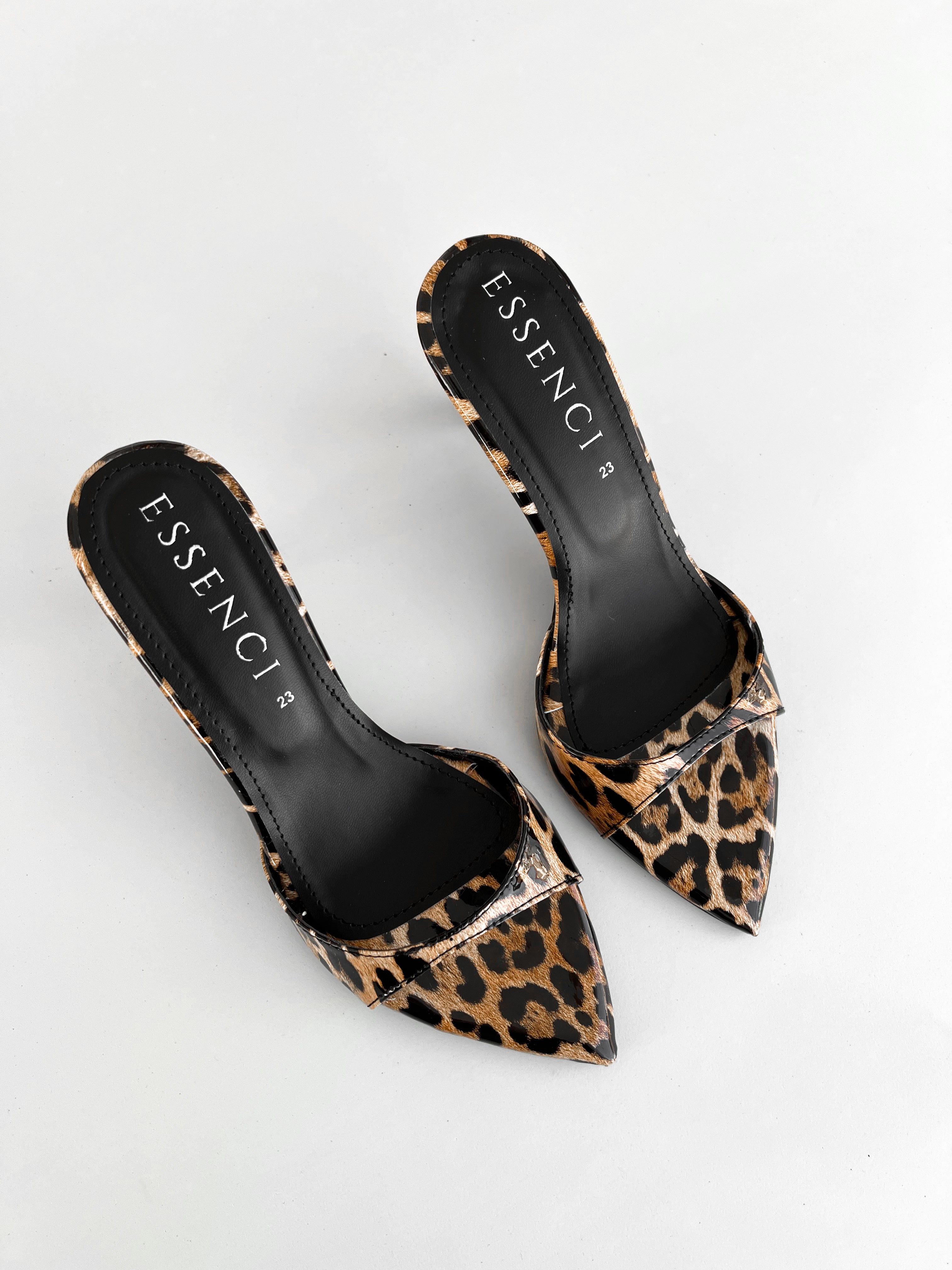 Zapatilla mule leopardo