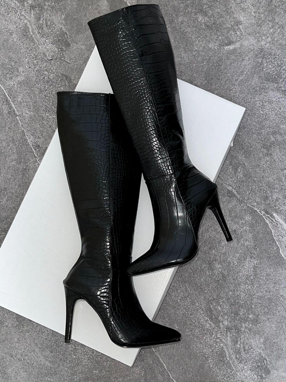 Bota croco negra tacón aguja