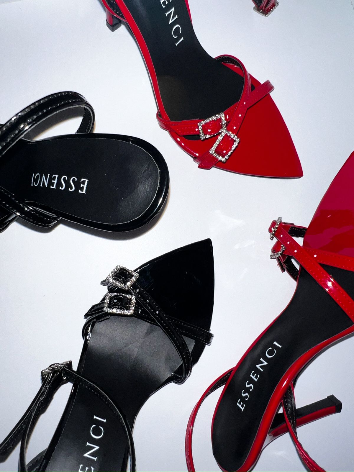 Zapatilla hebilla negro