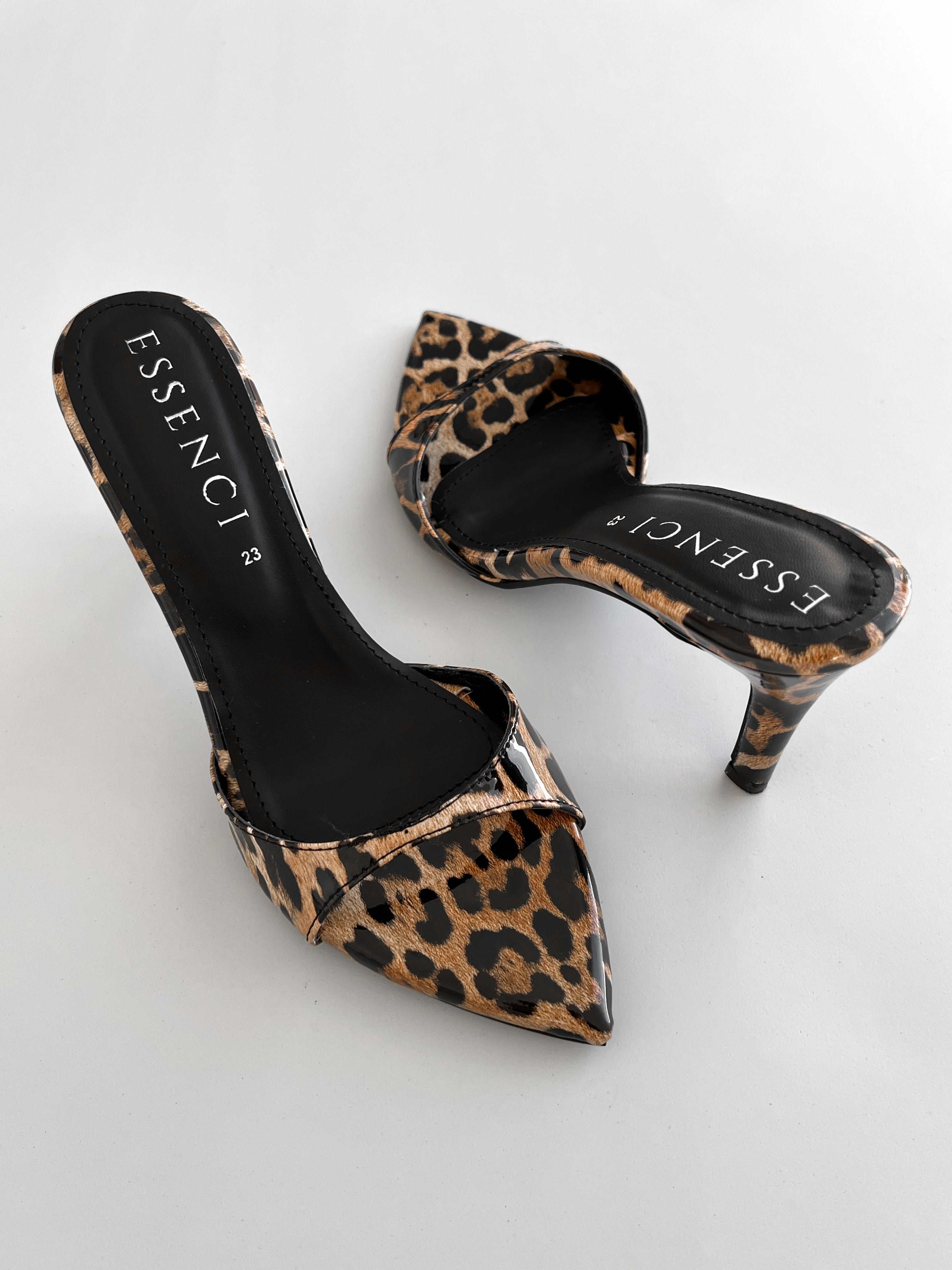 Zapatilla mule leopardo