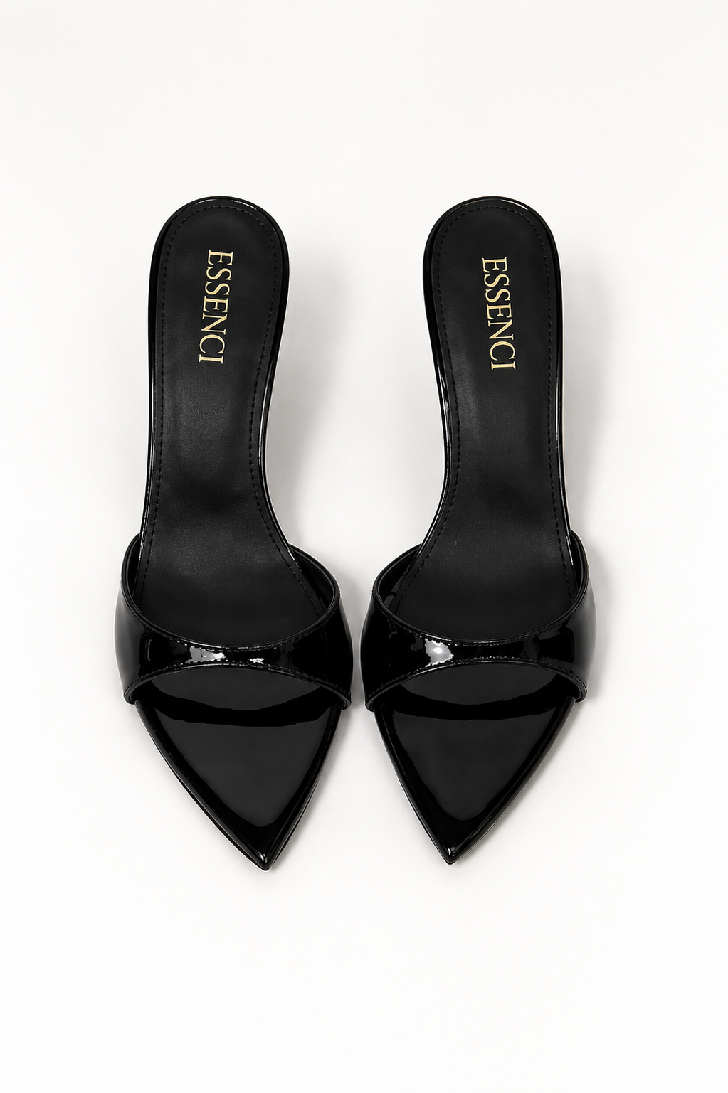 Zapatilla negra estilo mule