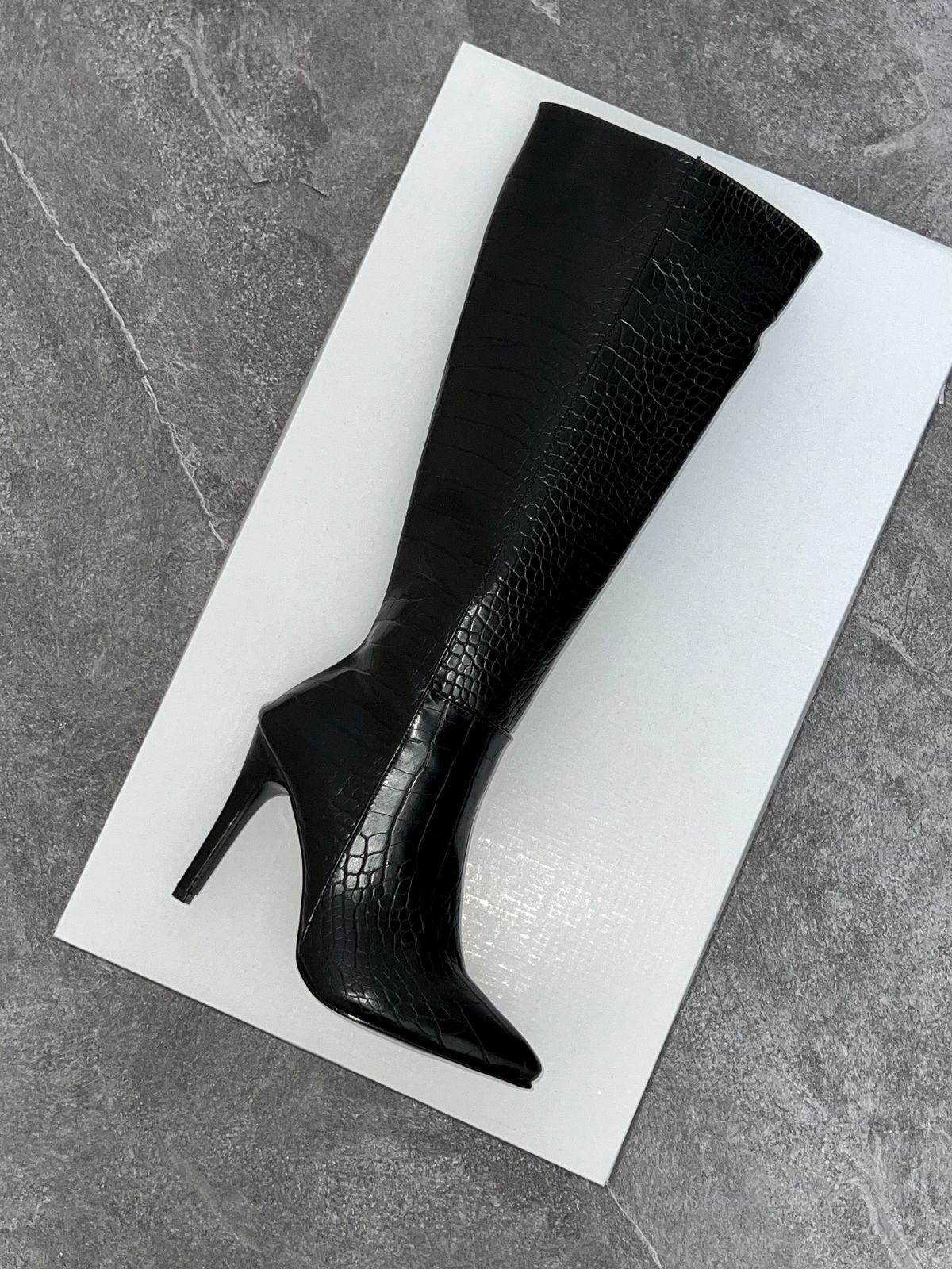 Bota croco negra tacón aguja