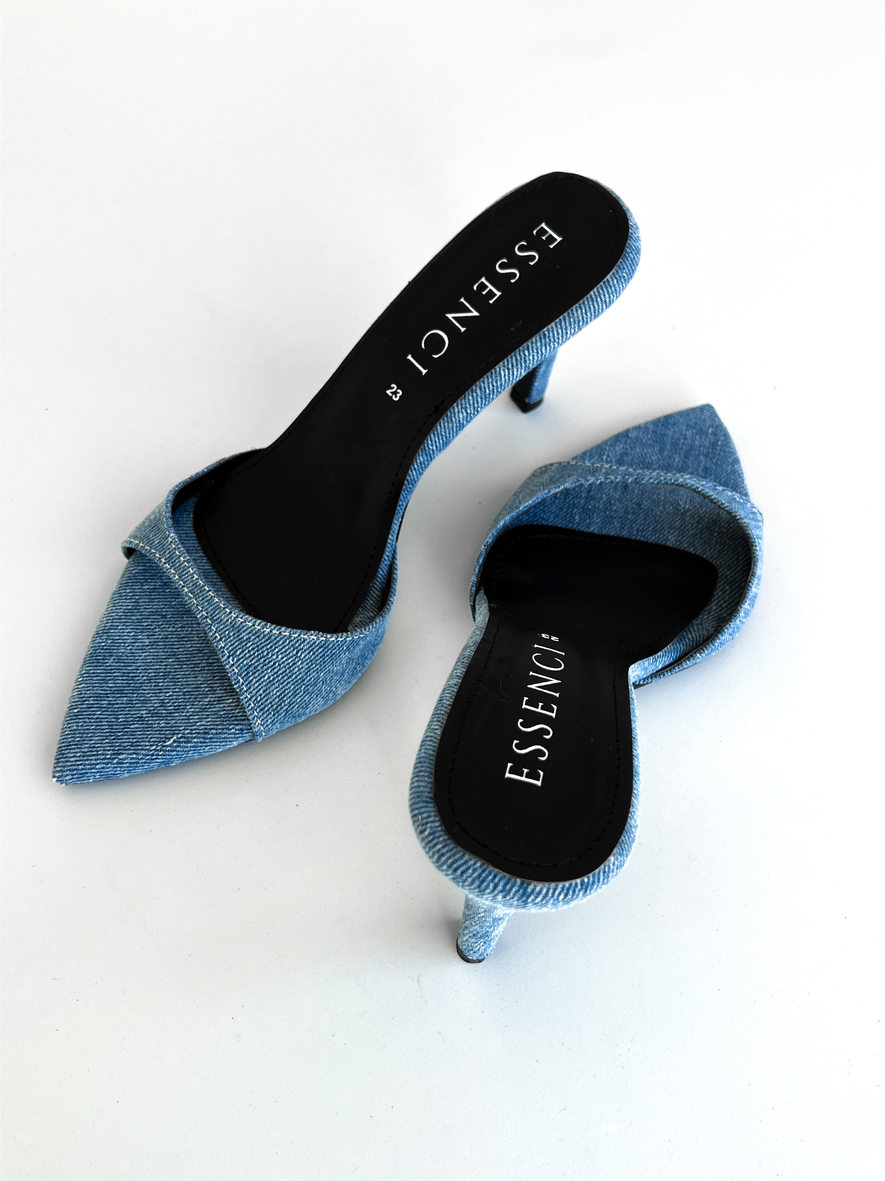 Zapatilla tipo mule mezclilla