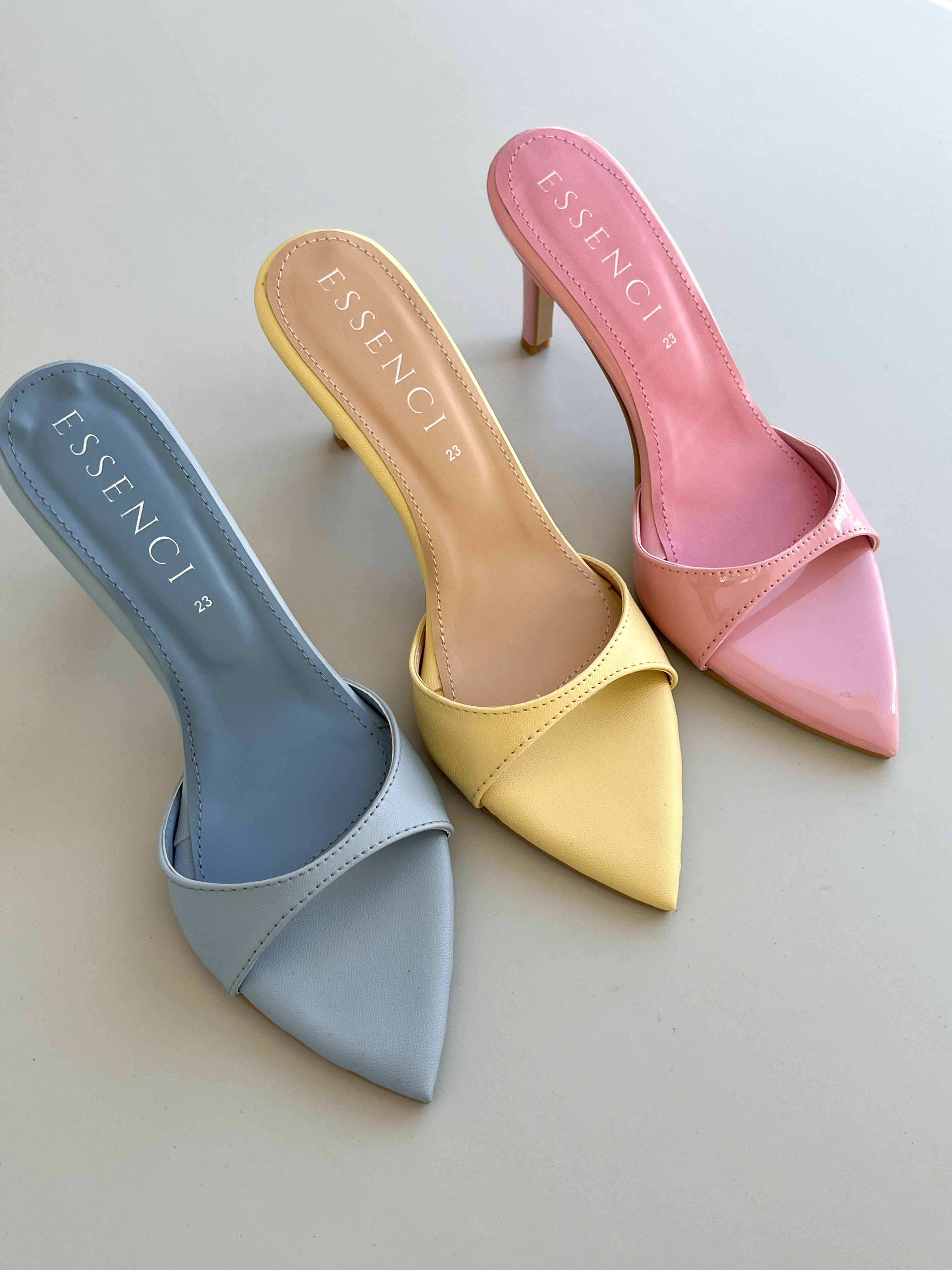 Zapatilla azul cielo