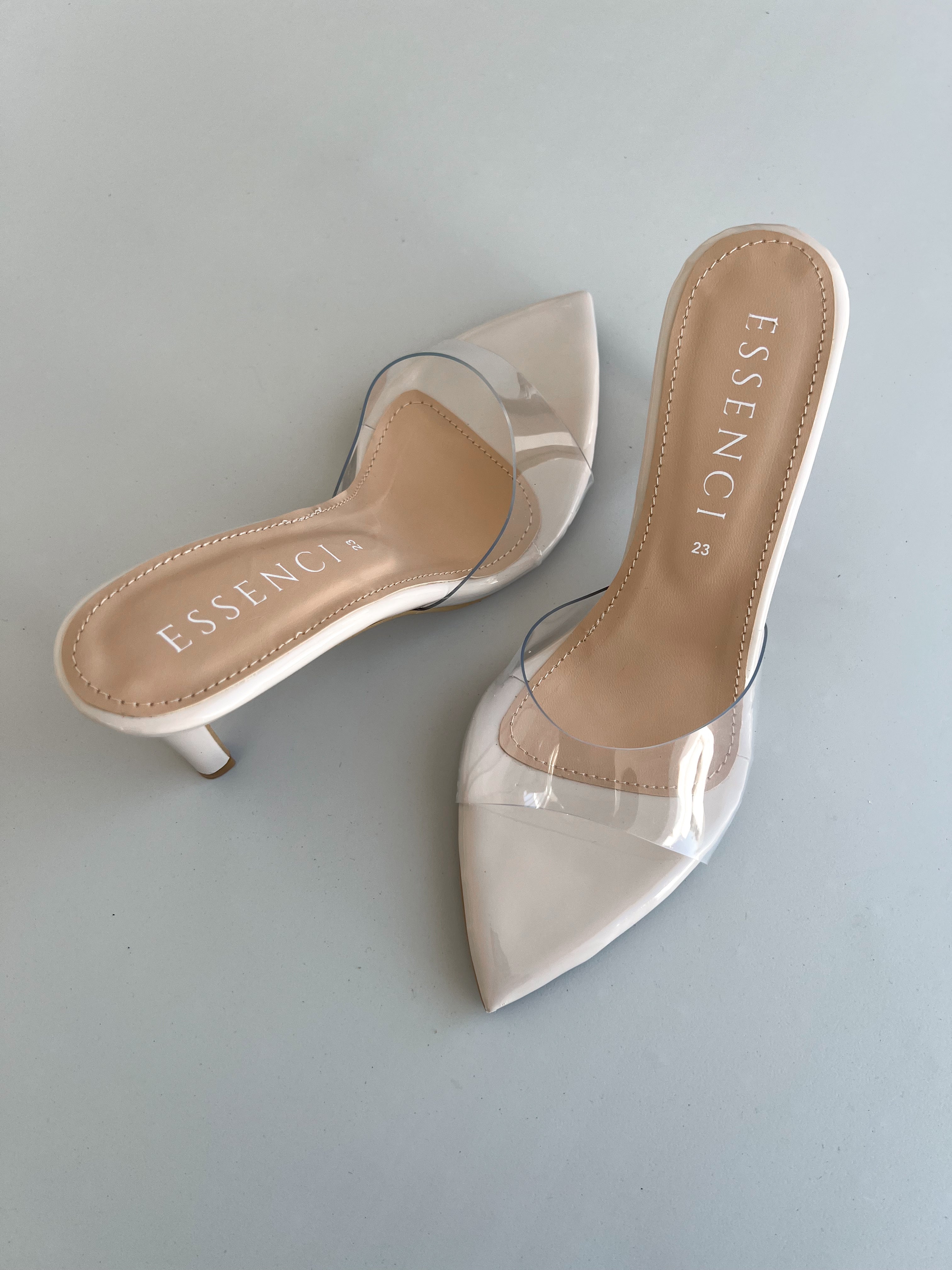 Zapatilla tipo Mule transparente