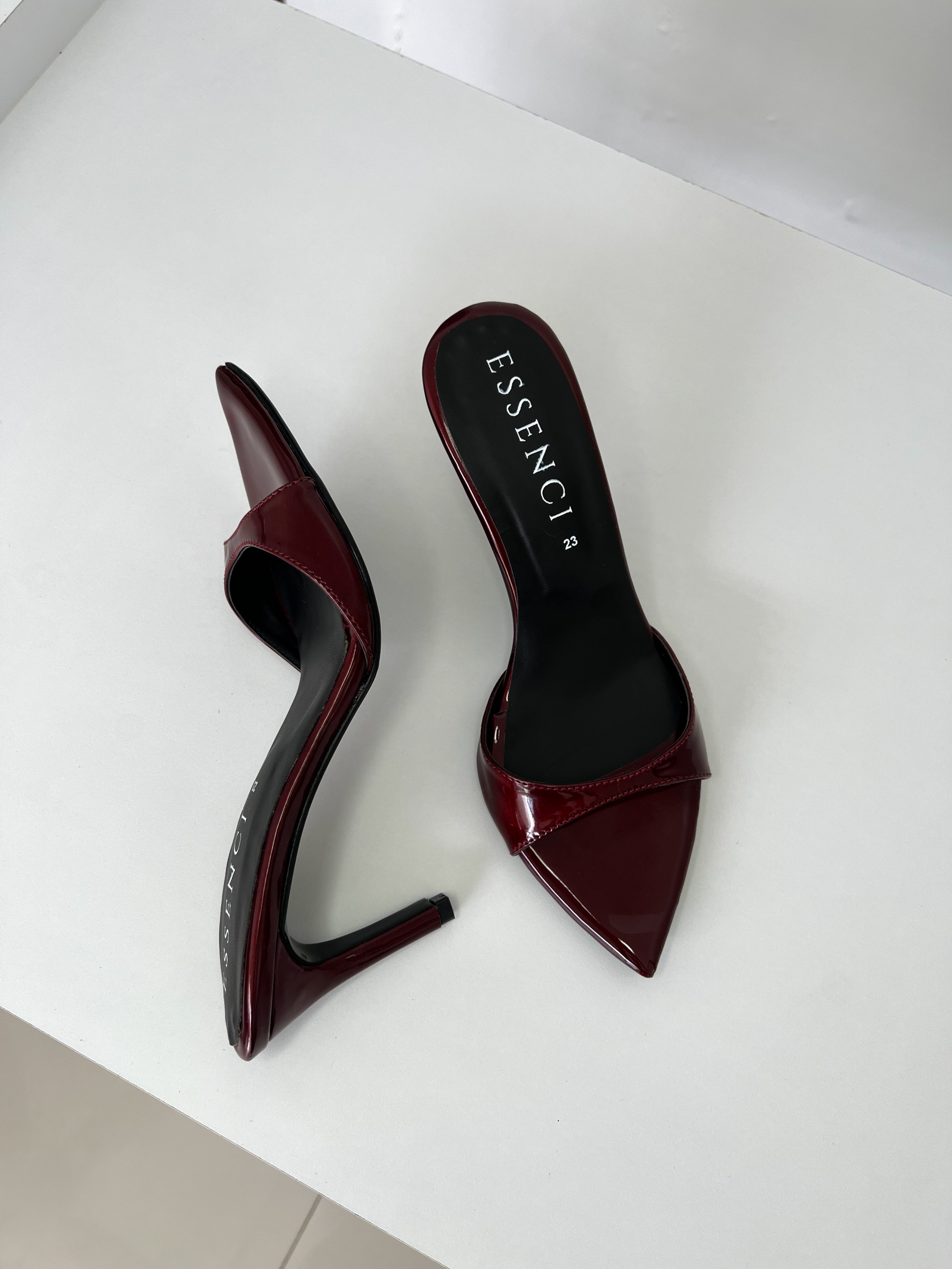 Zapatilla abierta vino