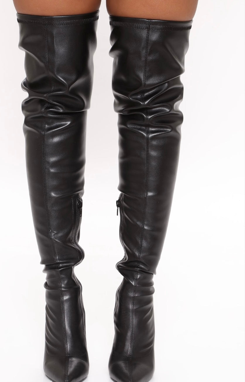 Bota vinipiel alta negra