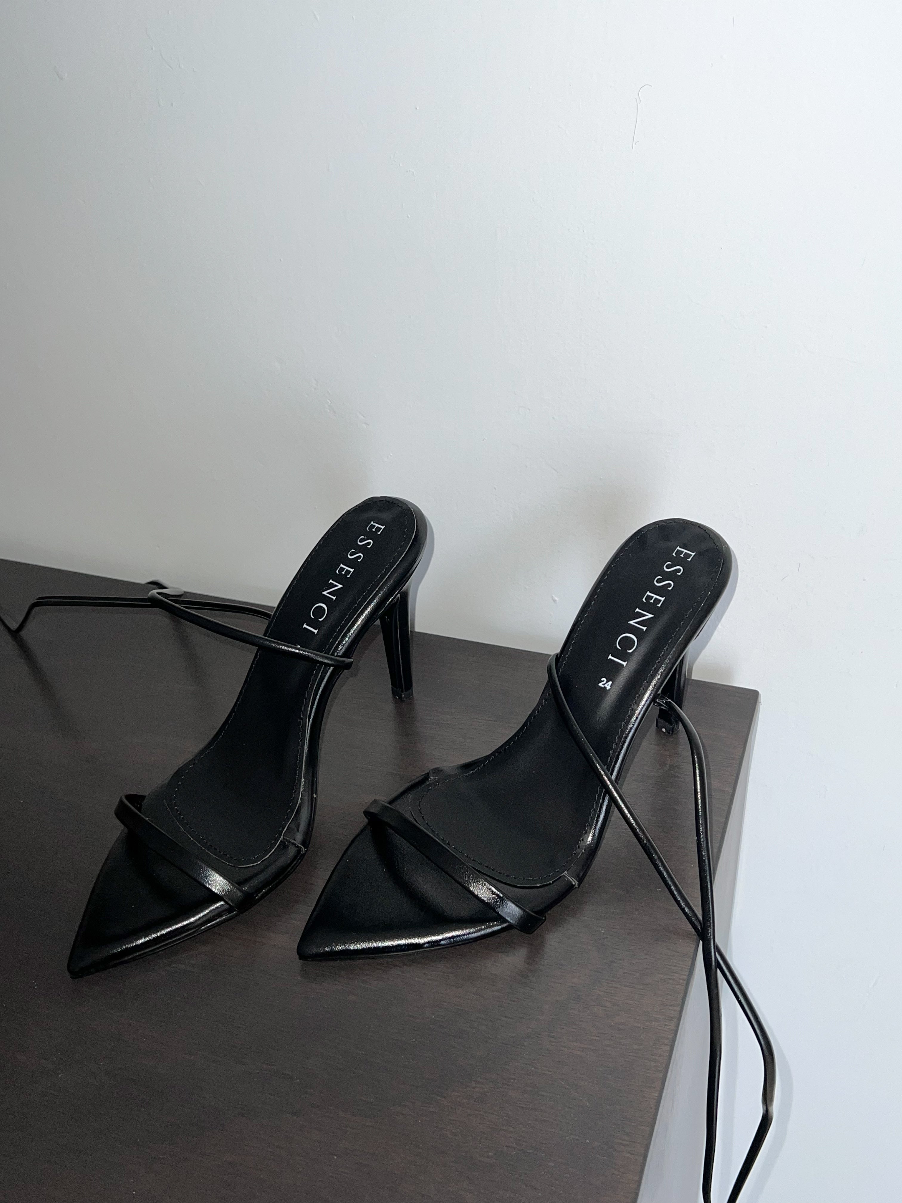 zapatilla negra